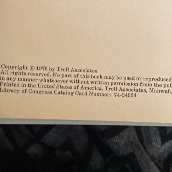 Vintage troll ghosts and witches books - Picture 5 of 12